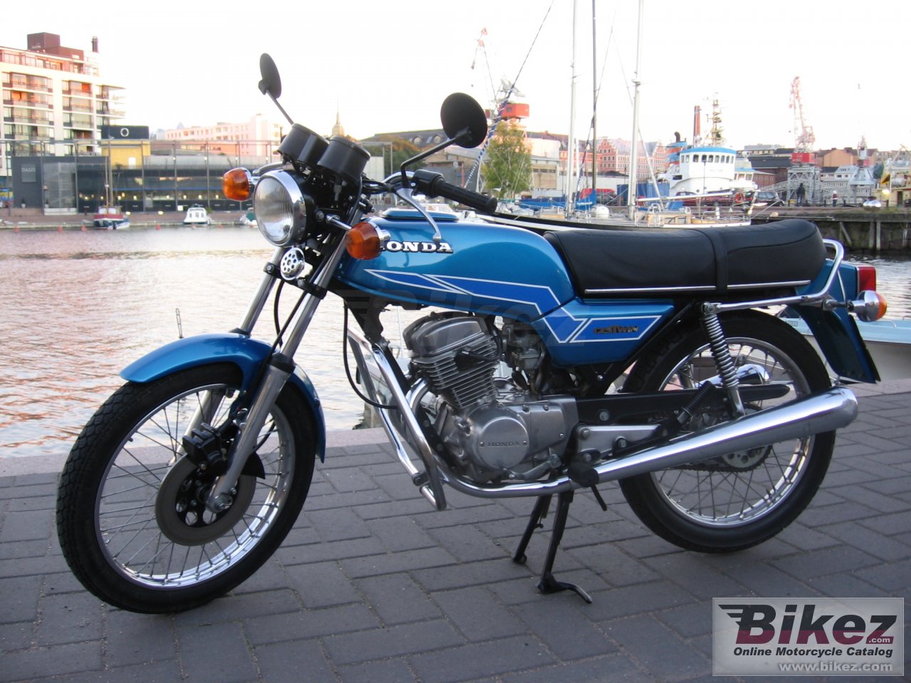Big  cb 125 t picture and wallpaper from Bikez.com